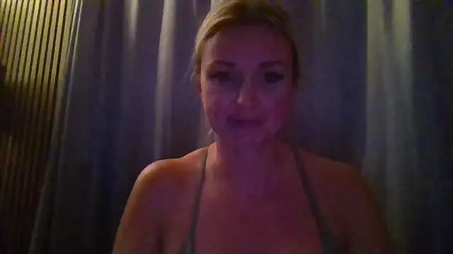 Bella-Tight online show from November 10, 2025, 5:51 pm