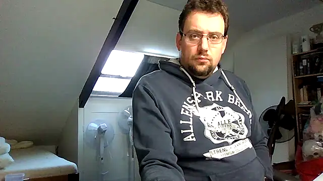 rdewaard81 online show from November 21, 2025, 8:02 am