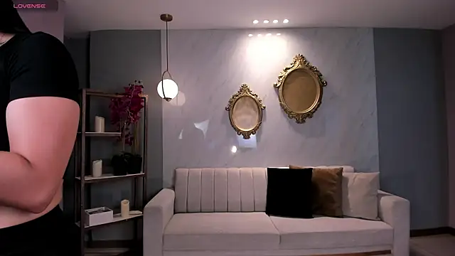 Snapshot of LizzHamilton__ chatting on October 23, 2025, 8:51 pm LizzHamilton   online show from October 23, 2025, 8:51 pm