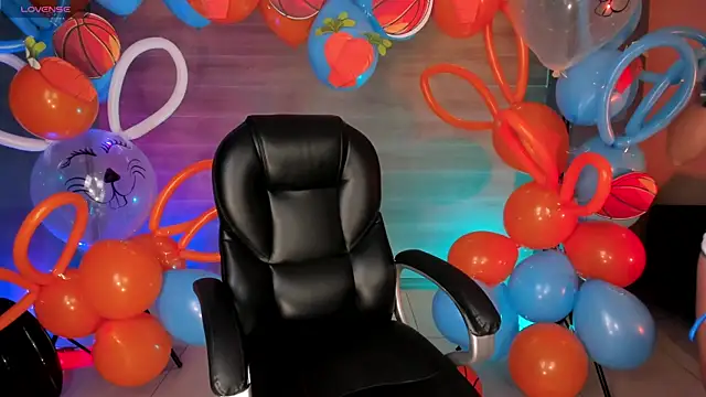 Snapshot of LizzHamilton__ chatting on October 31, 2025, 8:49 pm LizzHamilton   online show from October 31, 2025, 8:49 pm