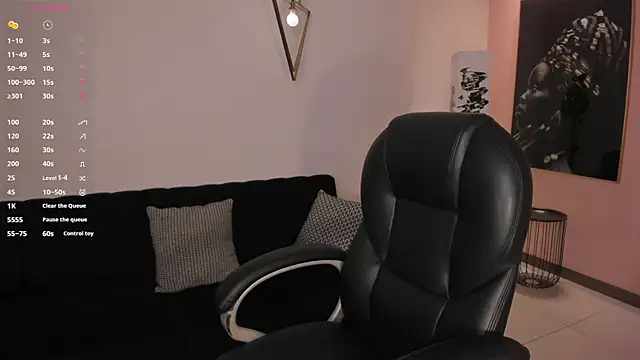 Snapshot of LizzHamilton__ chatting on February 23, 2026, 8:53 pm LizzHamilton online show from February 23, 2026, 8:53 pm