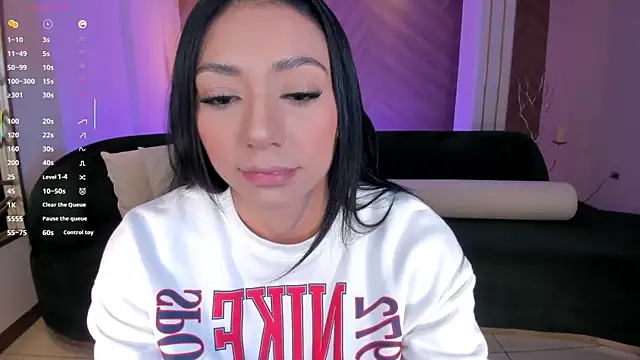 Snapshot of LizzHamilton__ chatting on October 17, 2025, 9:27 pm LizzHamilton   online show from October 17, 2025, 9:27 pm