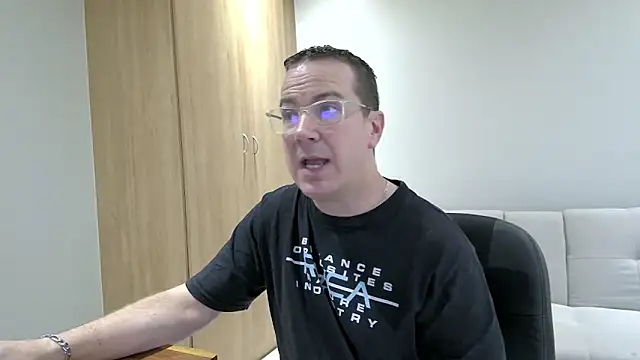 Snapshot of BrettJ81 chatting on January 6, 2025, 2:58 pm BrettJ81 online show from January 6, 2025, 2:58 pm