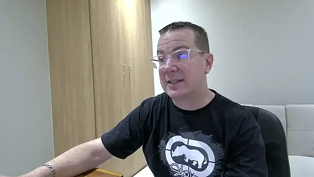 Snapshot of BrettJ81 chatting on March 13, 2025, 5:28 pm BrettJ81 online show from March 13, 2025, 5:28 pm