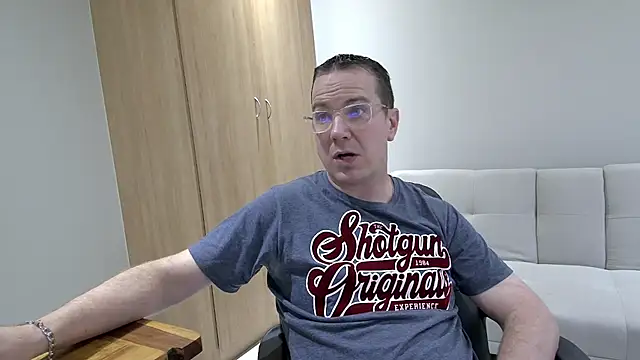 Snapshot of BrettJ81 chatting on January 7, 2025, 2:51 pm BrettJ81 online show from January 7, 2025, 2:51 pm