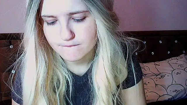 Sara4uu online show from November 16, 2025, 11:52 pm