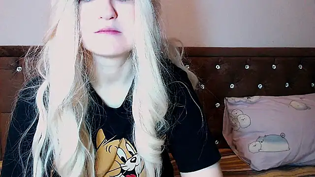 Sara4uu online show from October 1, 2025, 11:52 pm