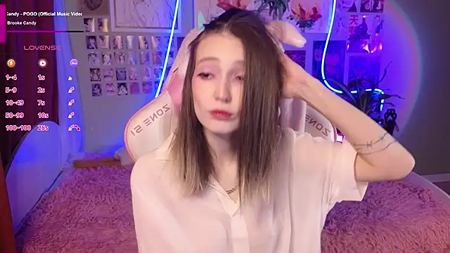 Evie Ro online show from May 10, 2026, 9:49 pm