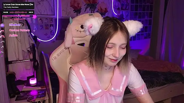 Snapshot of Evie_Ro chatting on September 19, 2025, 12:36 am Evie Ro online show from September 19, 2025, 12:36 am