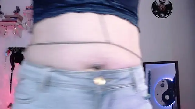 Snapshot of Eve_Blue77 chatting on October 17, 2025, 5:55 am Eve Blue77 online show from October 17, 2025, 5:55 am