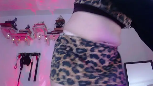 Snapshot of Eve_Blue77 chatting on September 30, 2025, 1:33 am Eve Blue77 online show from September 30, 2025, 1:33 am