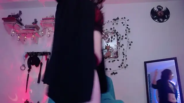 Snapshot of Eve_Blue77 chatting on October 12, 2025, 7:21 am Eve Blue77 online show from October 12, 2025, 7:21 am