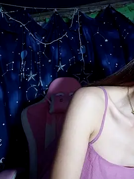   Mai-love19   online show from September 20, 2025, 9:53 pm