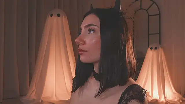 Snapshot of AmyArmstrong chatting on October 12, 2025, 12:56 am AmyArmstrong online show from October 12, 2025, 12:56 am