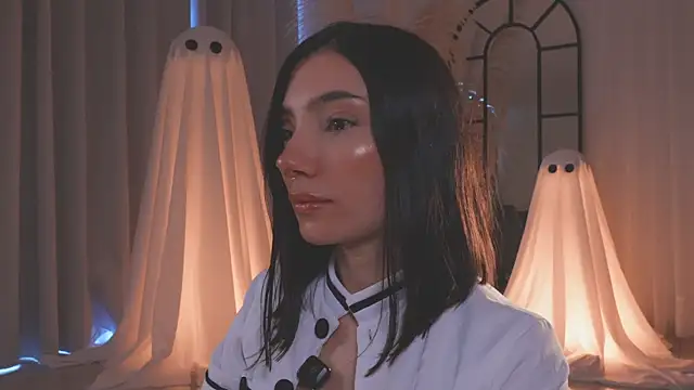 Snapshot of AmyArmstrong chatting on October 18, 2025, 9:06 pm AmyArmstrong online show from October 18, 2025, 9:06 pm