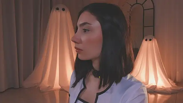 Snapshot of AmyArmstrong chatting on October 17, 2025, 12:47 am AmyArmstrong online show from October 17, 2025, 12:47 am