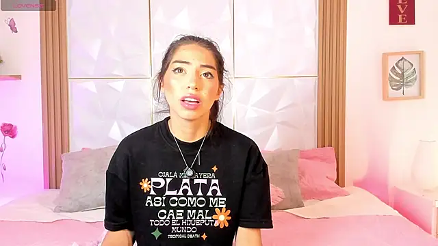 natalie jaensen online show from April 16, 2026, 9:39 pm