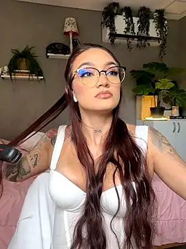 Snapshot of DaniDusan_ chatting on September 21, 2025, 6:13 pm DaniDusan  online show from September 21, 2025, 6:13 pm