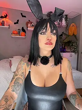 Snapshot of DaniDusan_ chatting on October 18, 2025, 7:05 pm DaniDusan  online show from October 18, 2025, 7:05 pm