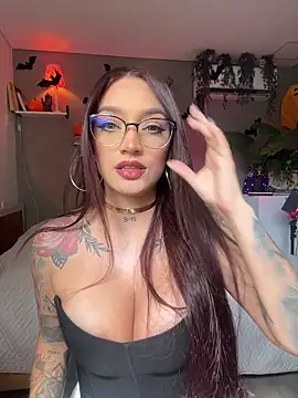 Snapshot of DaniDusan_ chatting on October 17, 2025, 7:15 pm DaniDusan  online show from October 17, 2025, 7:15 pm