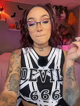 Snapshot of DaniDusan_ chatting on October 28, 2025, 7:13 pm DaniDusan  online show from October 28, 2025, 7:13 pm