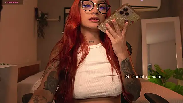 DaniDusan  online show from December 6, 2024, 9:51 pm