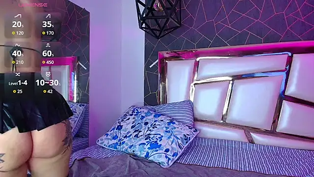 Snapshot of Annie_Swan chatting on October 2, 2025, 12:08 pm Annie Swan online show from October 2, 2025, 12:08 pm