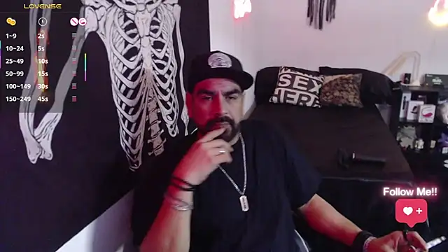 soyelcarlitos  online show from April 17, 2026, 1:19 am