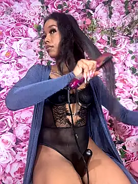 Snapshot of mismialove chatting on September 19, 2025, 7:45 am mismialove online show from September 19, 2025, 7:45 am