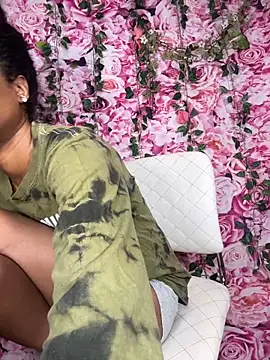 Snapshot of mismialove chatting on October 1, 2025, 5:39 pm mismialove online show from October 1, 2025, 5:39 pm