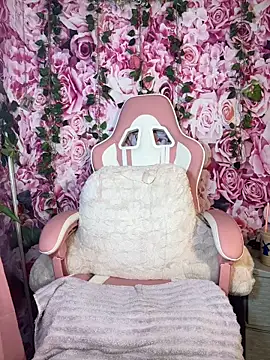 Snapshot of mismialove chatting on October 26, 2025, 5:30 am mismialove online show from October 26, 2025, 5:30 am