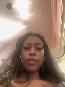 Snapshot of mismialove chatting on October 11, 2025, 11:06 pm mismialove online show from October 11, 2025, 11:06 pm