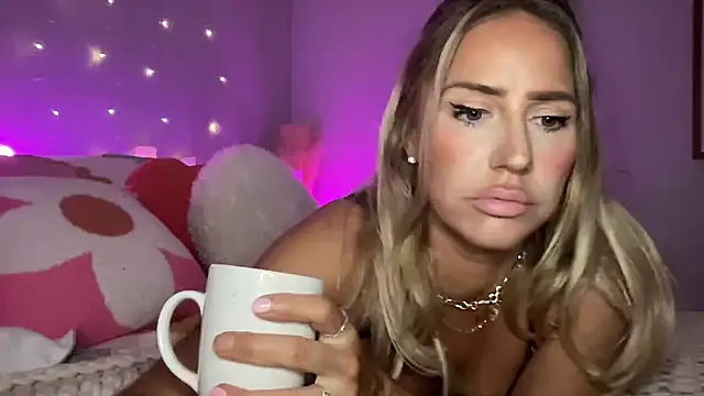 Fitnessbabe69 online show from March 21, 2025, 8:28 am