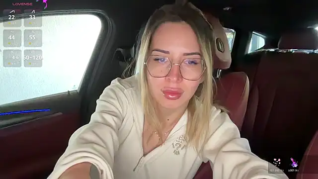 Livia777 online show from April 27, 2026, 6:11 am