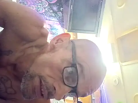 lelandm77 online show from April 24, 2026, 1:07 am